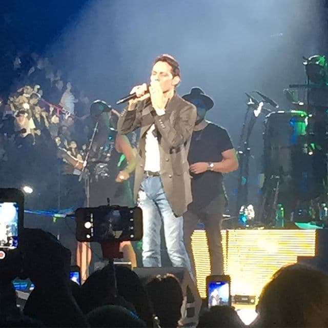 Y con las palabras en inglés: "Muchas gracias, Dios te bendiga" despidió a Clinton. (Crédito: dolanying)