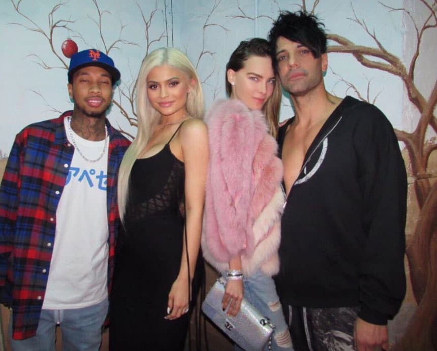 Sin embargo fue con esta imagen donde confirmaron su noviazgo, ambos asistieron a la fiesta de cumpleaños que Kylie Jenner le organizó a Tyga: "@Tyga @KylieJenner @belindapop mi amor & I hanging after my show tonight. Happy Birthday Tyga!!! Thanks for coming!!!".