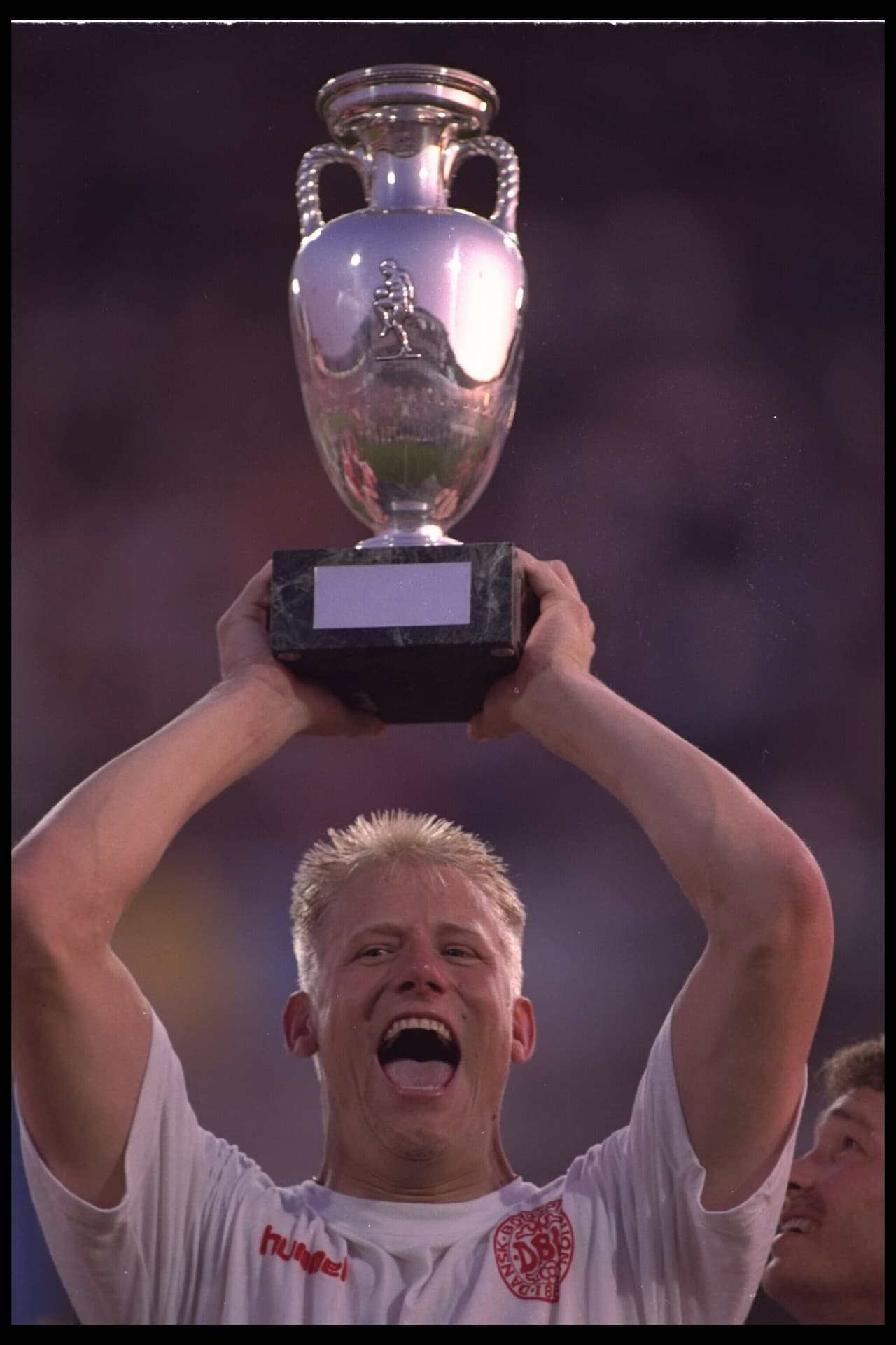 Papá Peter fue el portero titular de la Dinamarca campeona de la Eurocopa de 1992. La selección danesa fue invitada al torneo ante la expulsión de Yugoslavia por la Guerra de los Balcanes. Y acabó alzando el título continental.