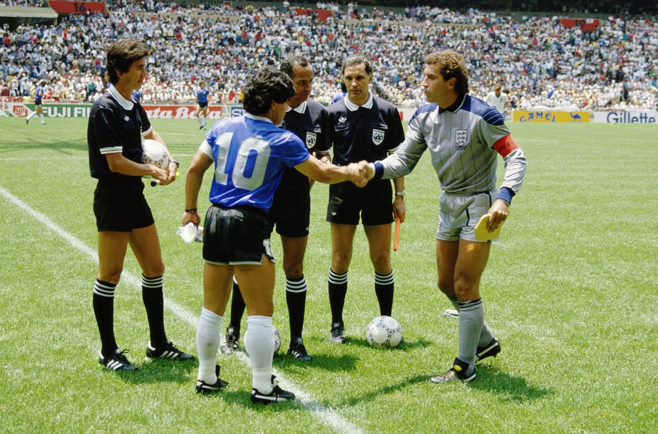 Sin embargo, ya jugando para Napoli, llegó la segunda Copa Mundial en 1986 disputada en México. Con ella, la revancha ante los ojos del planeta fútbol con aroma a gloria.
