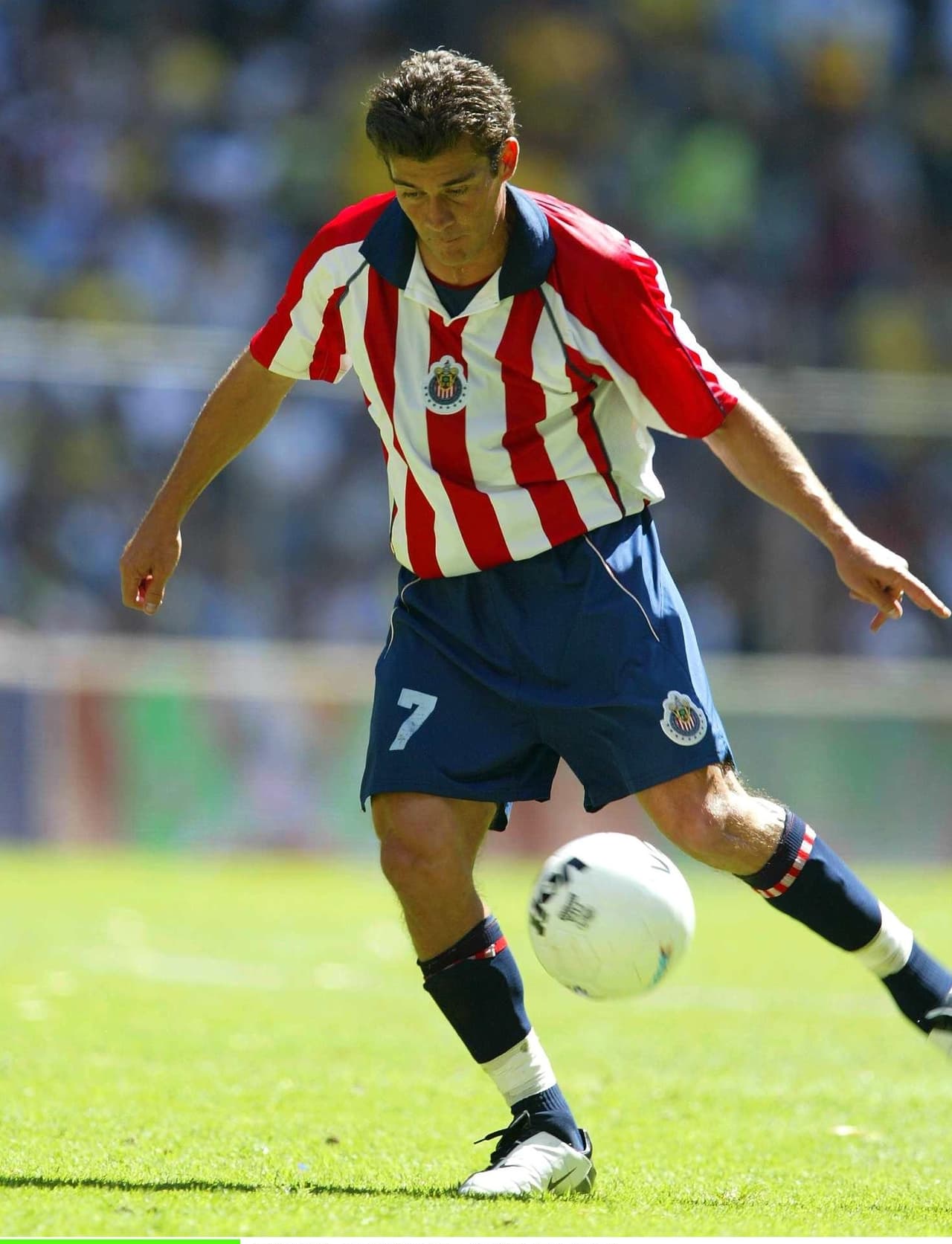 Ramón Ramirez es uno de los más criticados, siendo ídolo en Chivas, en una primera etapa de 1994 a 1998, vistió en los colores de América en 1999, anotando solamente tres goles. Volvió al Guadalajara del 2002 al 2004.