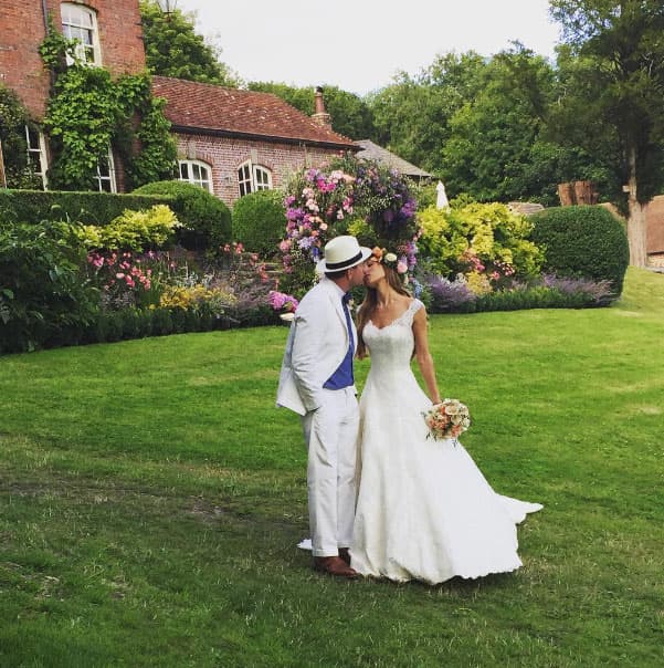 Es la segunda unión de Guy, ya que estuvo antes casado con Madonna.