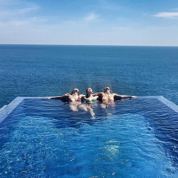 Estas tres bellezas se olvidaron del mundo y disfrutaron las maravillas naturales de Acapulco.