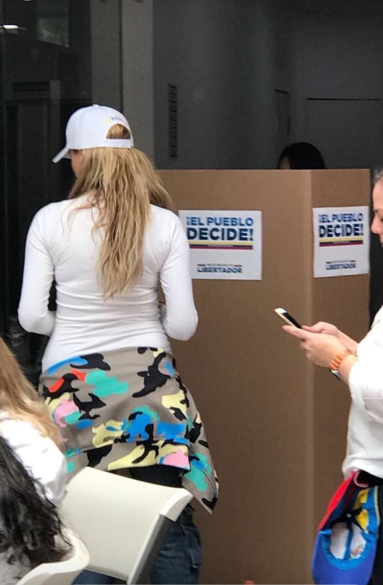 La actriz de 37 años no ha hecho comentario alguno sobre los señalamientos de Julián Gil, quien la evidenció con un video asegurando que había salido de México, dejando a su hijo con las nanas, sin que él pueda verlo.