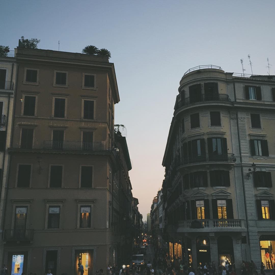 Una hermosa vista del atardecer desde Roma.