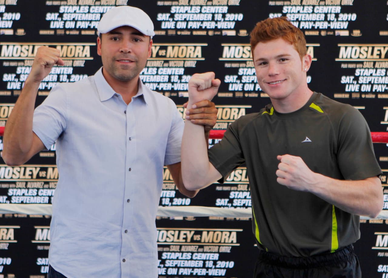 La influencia de Óscar de la Hoya en la carrera de 'Canelo' ha sido clave para que haya llegado a ser una figura de talla mundial.