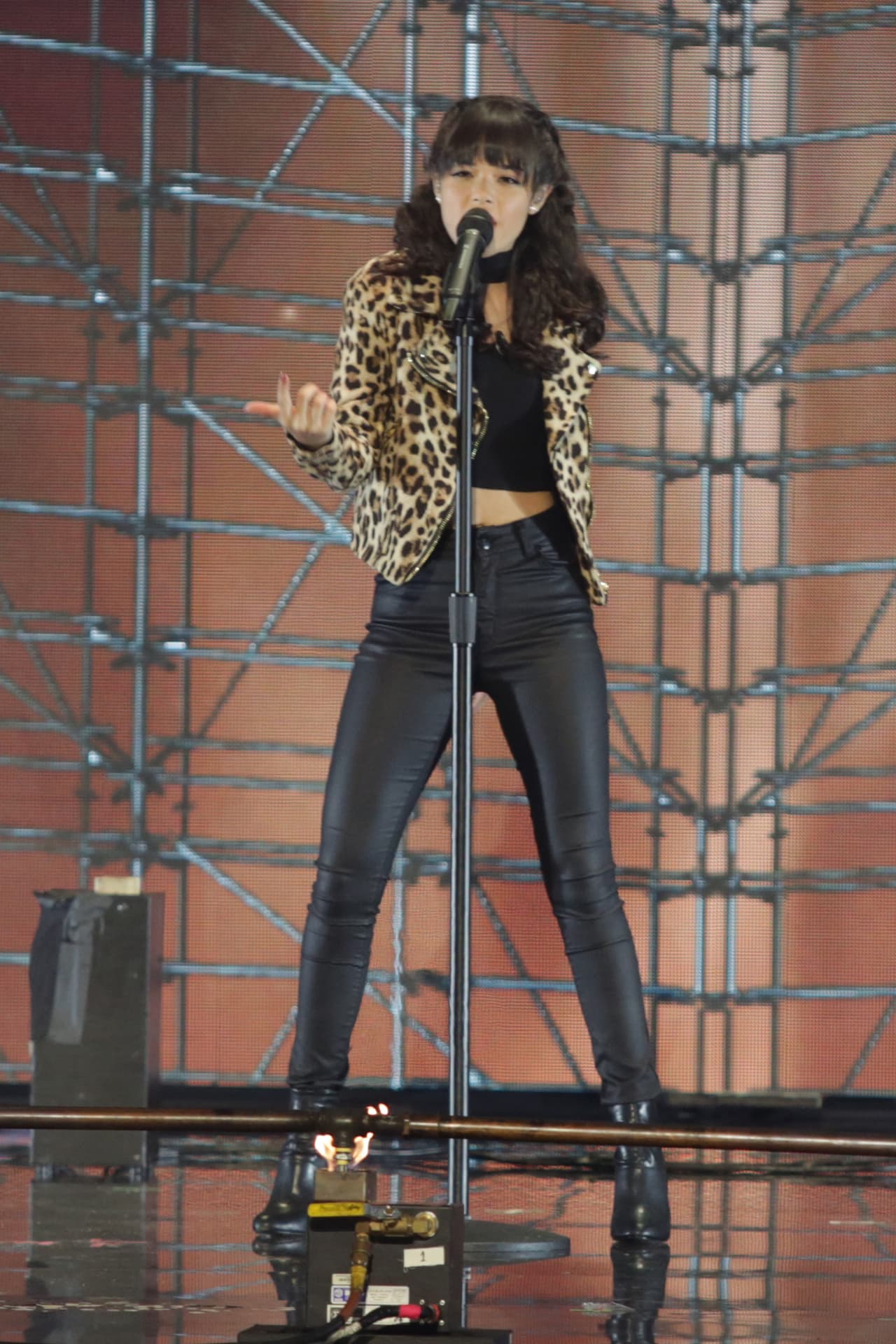 De nuevo juntos, intepretaron
<a href="http://www.univision.com/shows/la-banda/quedamos-con-los-pelos-de-punta-con-aunque-me-mientas-de-alejandra-guzman-ft-dani-martin-video" target="_blank">"Aunque me mientas"</a> de Alejandra Guzmán Ft. Dani Martin. Los jueces los felicitaron por el excelente trabajo en equipo.