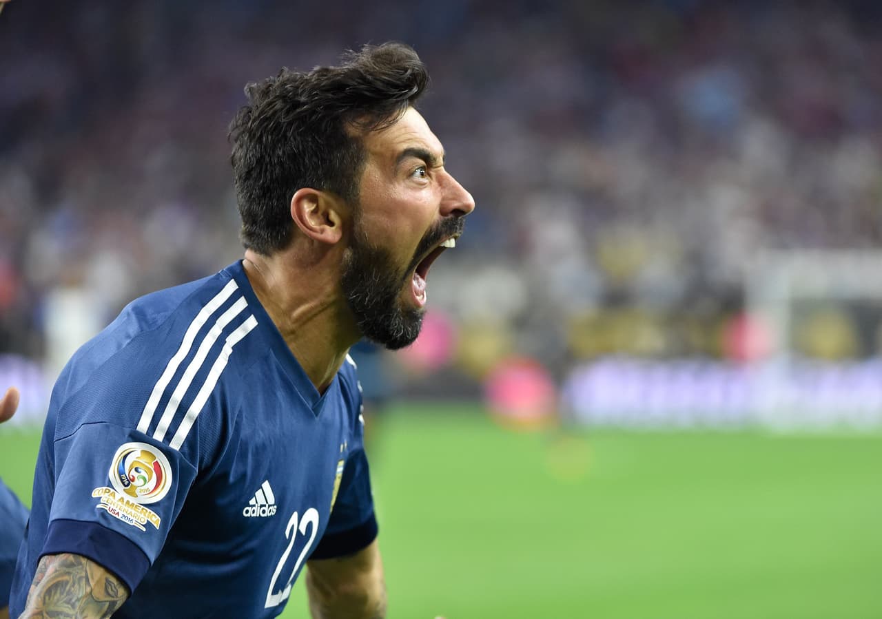 22. Ezequiel Lavezzi: Gran gol al minuto 3 a pase de Messi, después dio el pase para el tercer gol de Argentina y primero de Higuaín al 49, se llevó un golpe espeluznante al 62 y fue sustituido al 66 por Erik Lamela. Calificación (9)