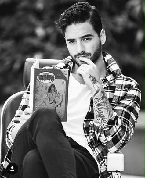 Sin embargo, también ha sido criticado por sus canciones, que han sido consideradas misóginas y machistas.