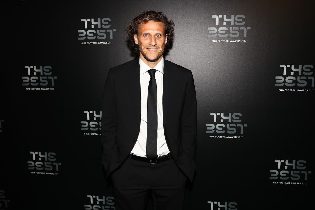 El uruguayo Diego Forlán, Balón de Oro del Mundial de Sudáfrica 2010.