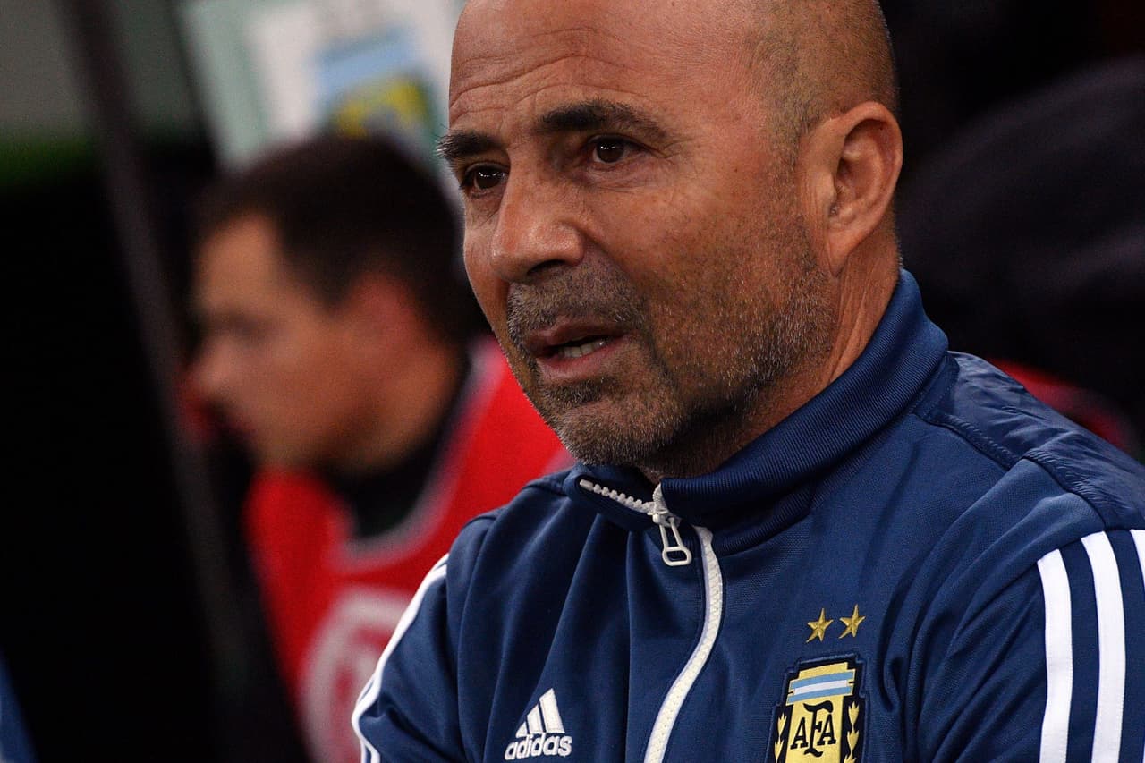 Sampaoli formó en Krasnodar con: Marchesin; Mascherano, Pezzella, Otamendi; Banega, E. Perez, Celso; Pavón, Di Maria, Dybala y Aguero.