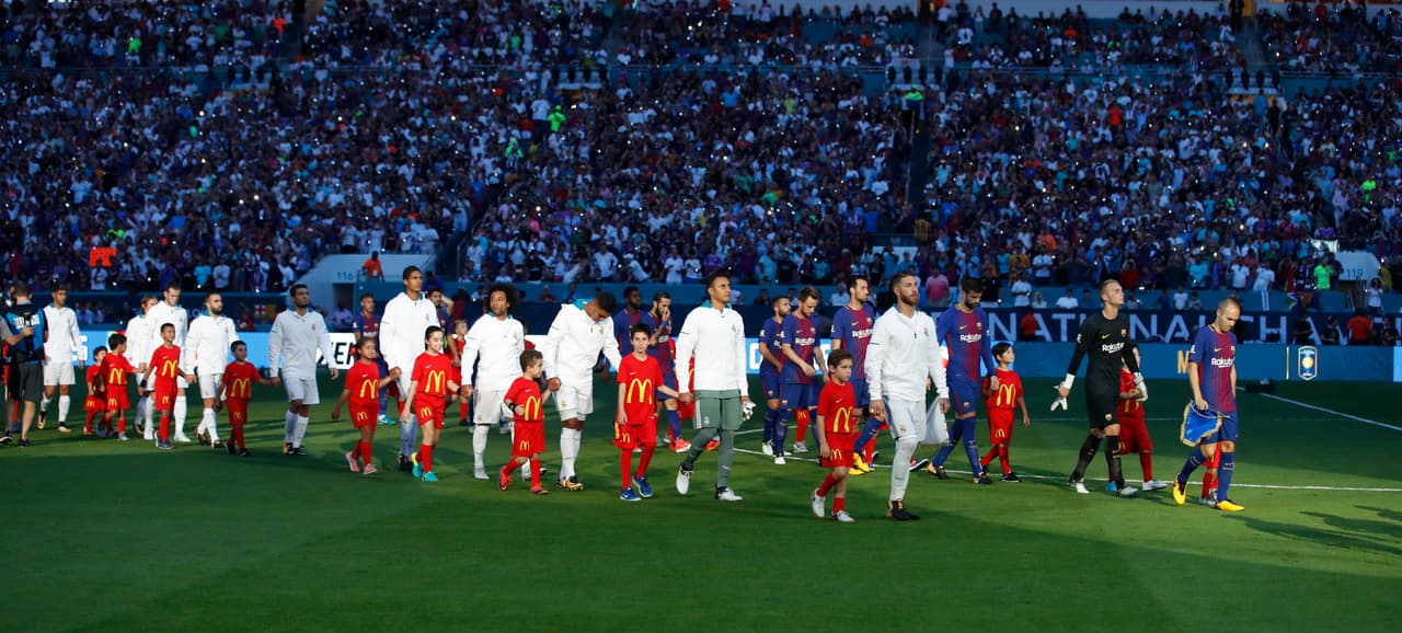 Bajo un excelente marco en el Hard Rock Stadium, salían los equipos al terreno de juego para jugar el Clásico.