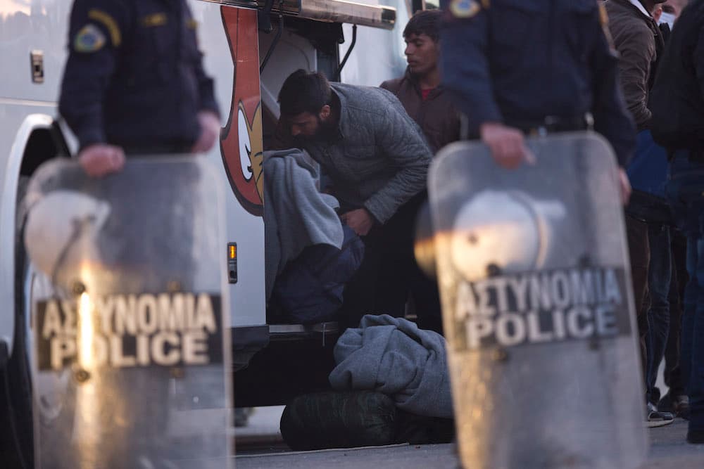 "Todos los migrantes devueltos son de Pakistán, salvo por dos migrantes de Siria", dijo Giorgos Kyritsis, portavoz del comité para la crisis de refugiados