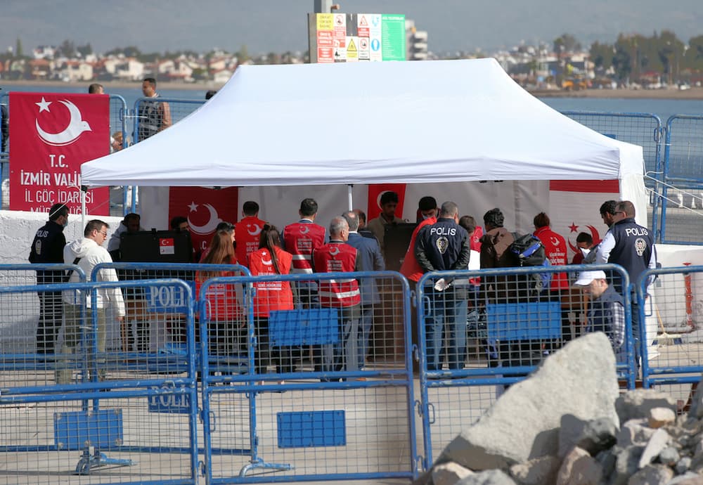 Turquía sólo acogerá en campos de refugiados a los sirios que lleguen desde las islas griegas y repatriará a los demás ciudadanos a sus países de origen