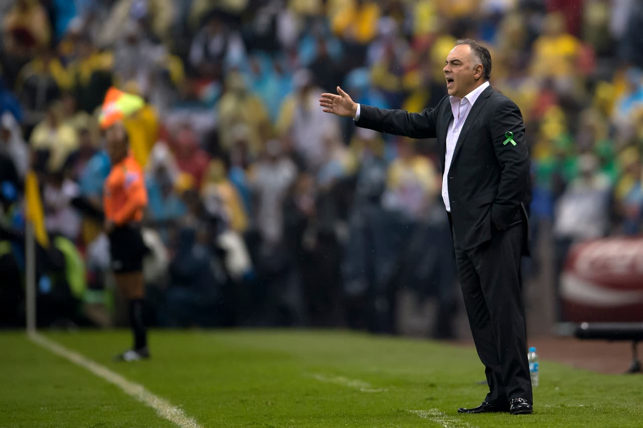 El técnico de Cruz Azul en ese entonces, Guillermo Vásquez, planteó un juego aprovechando los espacios del rival.