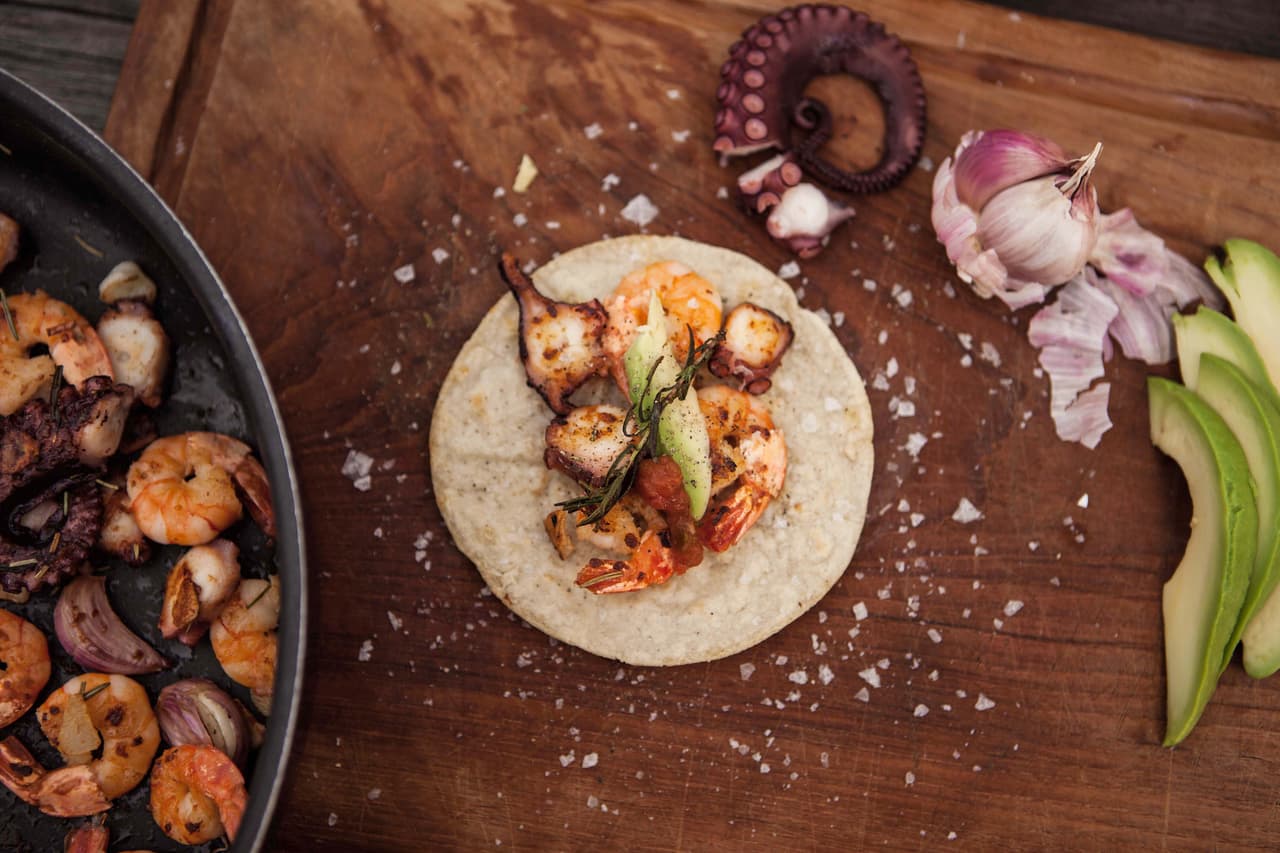 Tacos con tortillas hechas a máquina