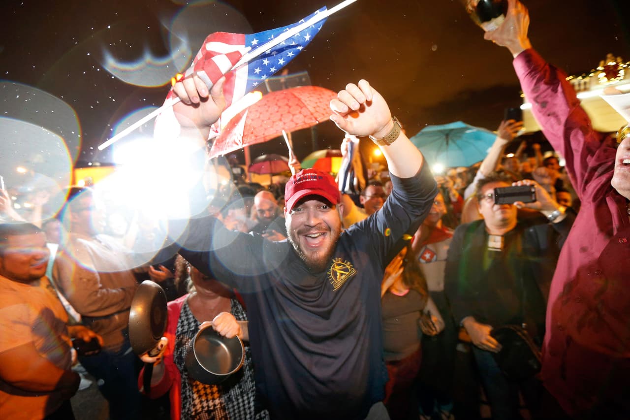 En medio de la celebración, algunos también cuestionaron cuál será ahora el futuro de Cuba.