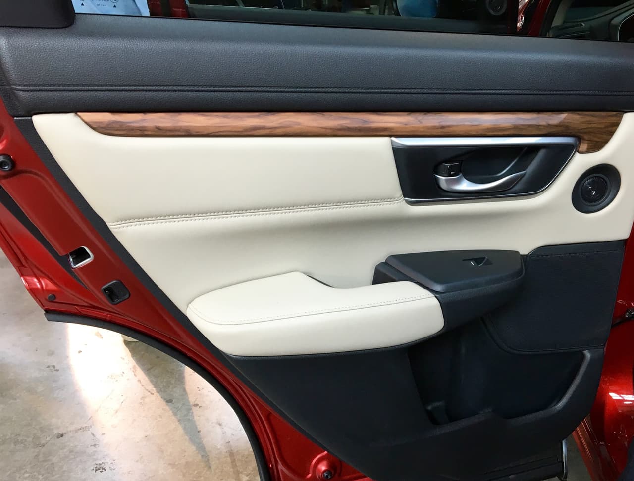 La alta calidad de los materiales utilizados en su cabina se hizo evidente en la presentación a los medios de la nueva Honda CR-V 2017 en Detroit