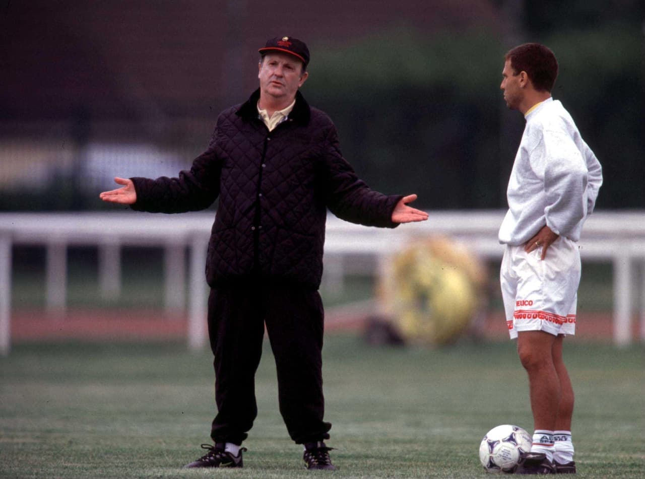 La escuadra entrenada por Manuel Lapuente calificó como segundo lugar del grupo compartido con Holanda, que a su vez enfrentó a Yugoslavia.