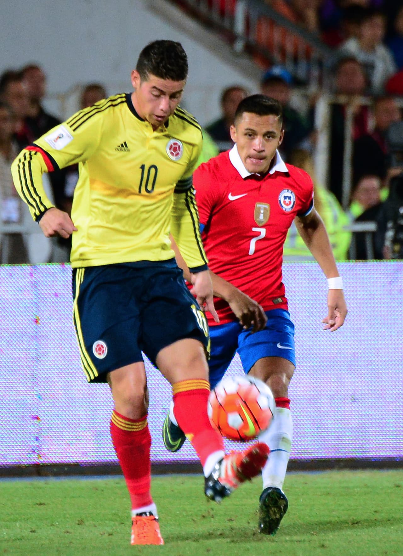 A lo largo de la historia ambos combinados se han enfrentado en 36 ocasiones con saldo a favor de los chilenos con 14 victorias, 12 empates y 10 derrotas.