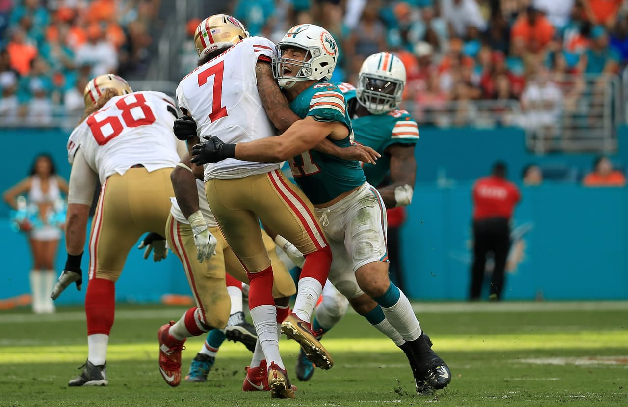 MIAMI GARDENS, FL - NOVEMBER 27: Kiko Alonso #47 of the Miami Dolphins hits Colin Kaepernick #7 of the San Francisco 49ers after a pass during a game on November 27, 2016 in Miami Gardens, Florida. (Photo by Mike Ehrmann/Getty Images)