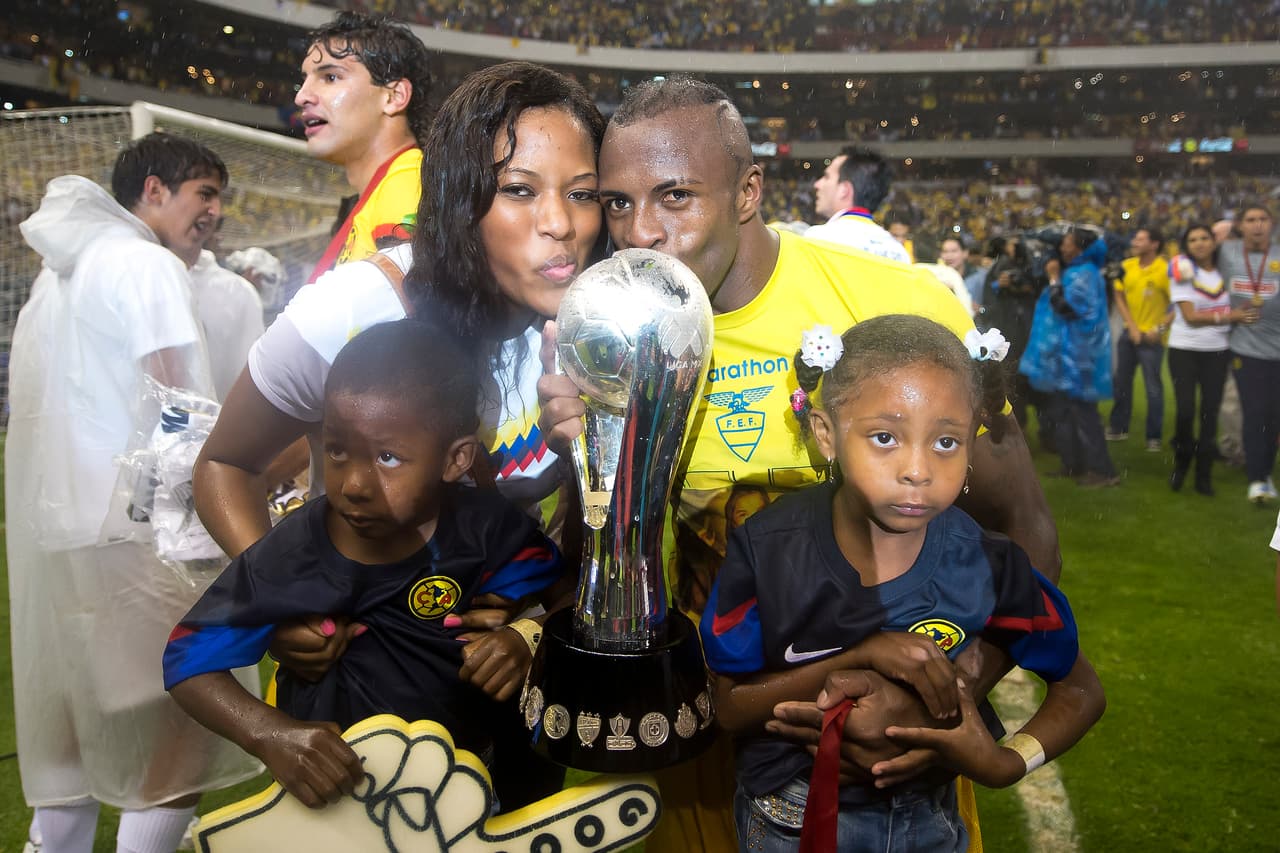 Esa fue la última celebración de campeonato del ecuatoriano Jesús Benítez, que salió del equipo y fallecería ese mismo año.
