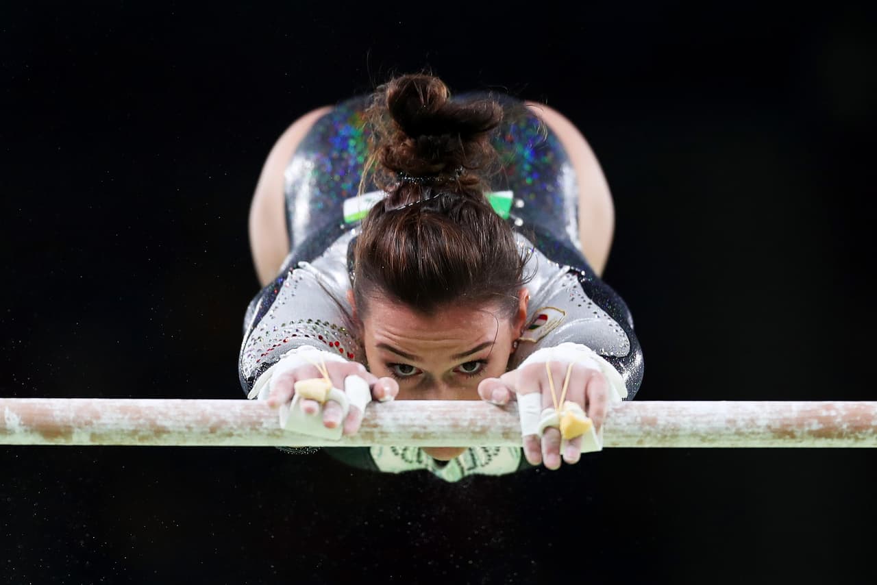 Erika Fasana de Italia puede no ser un nombre sonoro para los fanáticos de la gimnasia, pero en esta postal quedó demostrado que durante los Juegos Olímpicos estuvo muy concentrada en su ejecución.