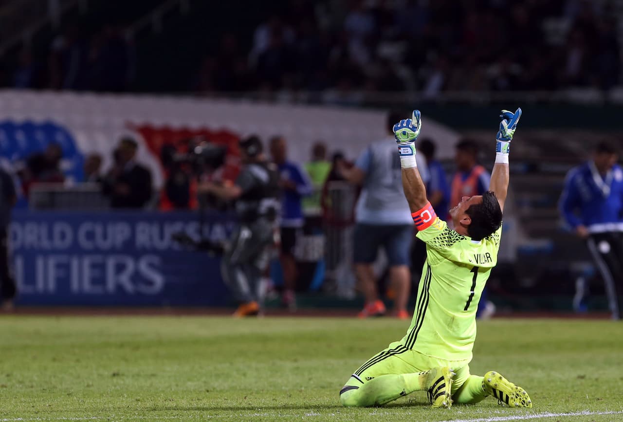 Ahora como arquero de Colo Colo de Chile, Villar ha vuelto a la selección de su país para darle seguridad y transmitir experiencia luego de tres mundiales y siete Copas América disputadas.
