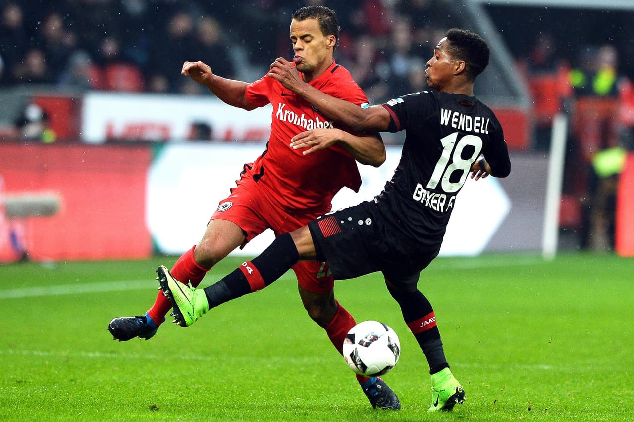 Aunque lo intentaban, la defensa del Leverkusen se mostraba segura y sin dar ventajas.