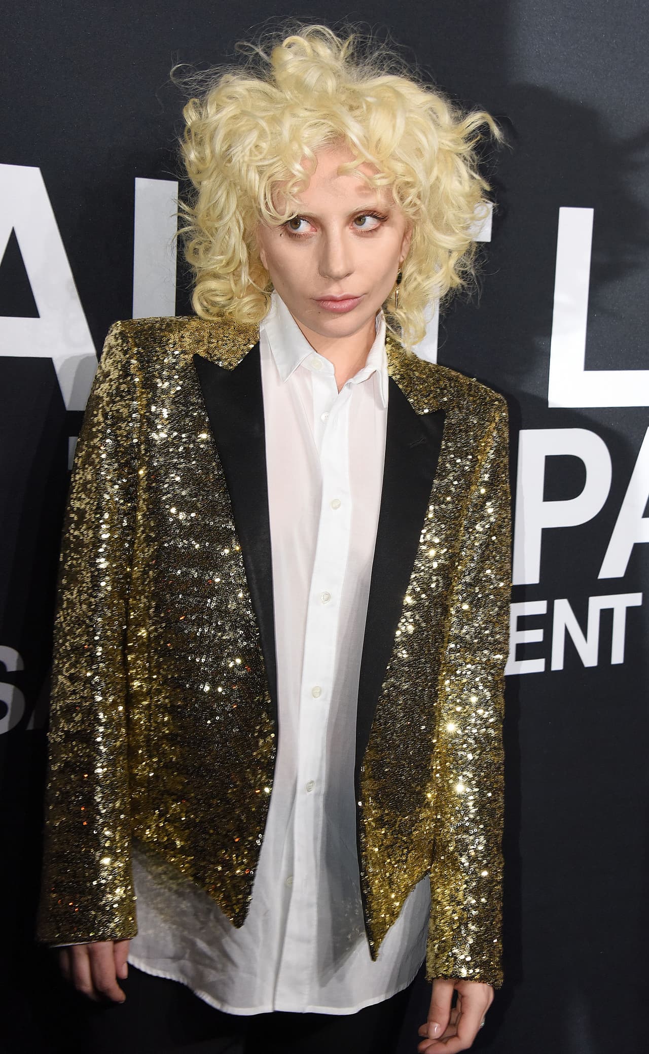 ¿Y esos ojitos? Parece que esta vez no llegó dispuesta a mostrarse carismática.