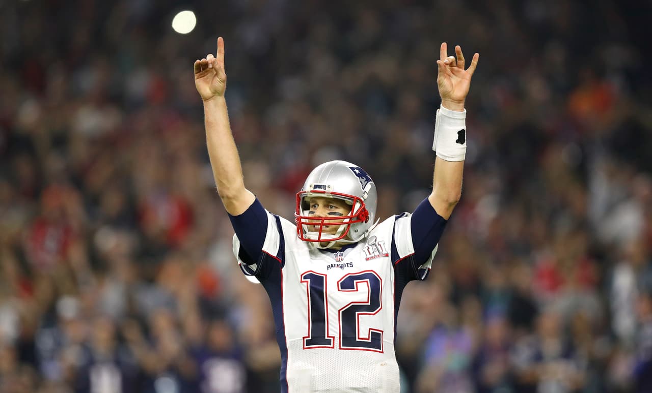 Brady conectó con Danny Amendola un pase de 6 yardas para otro touchdown y luego fue por dos puntos para acercarse 28-20 con 5:56 en el reloj para terminar el partido.