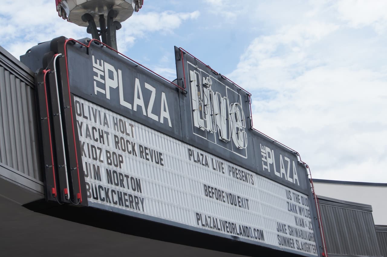 The Plaza Live es un club donde constantemente se presentan artistas locales y reconocidos nacionalmente. Fue el lugar donde Christina Grimmie dio su último concierto.