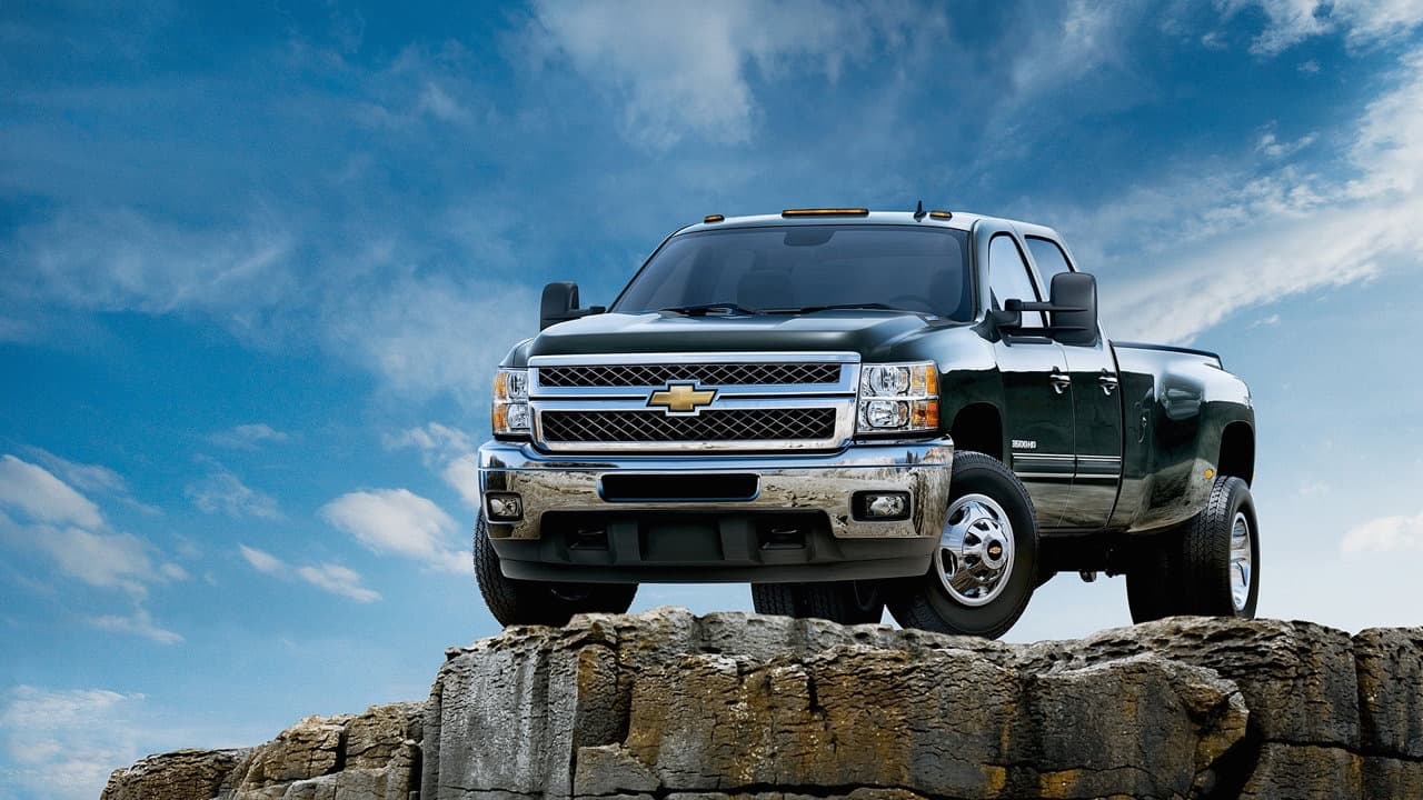 <b>Pickup grande de trabajo pesado: Chevrolet Silvetrado HD 2014</b>
<br>Chevrolet logró el 4 galardón del estudio gracias a la confiabilidad de la Chevrolet Silverado HD, la que se impuso fácilmente a la GMC Sierra HD, la Ford Super Duty y la Ram 2500/3500. La Ford F-150 obtuvo 5 estrellas en todas las categorías del estudio, salvo en el apartado de ‘carrocería y cabina’ en el que obtuvo 4.
<br>