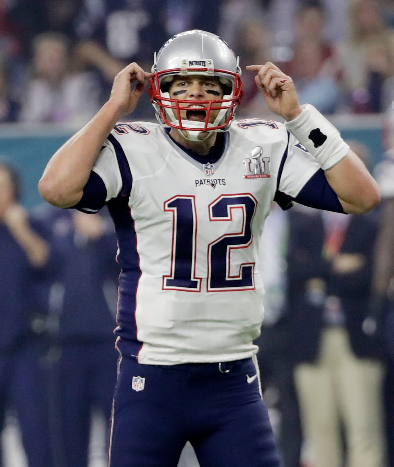 Luego de dos acarreos de Blount, Brady encontró a James White por el lado izquierdo y este se coló a las diagonales logrando la primera anotación importante para Nueva Inglaterra, aunque Gostkowski falló el punto extra.