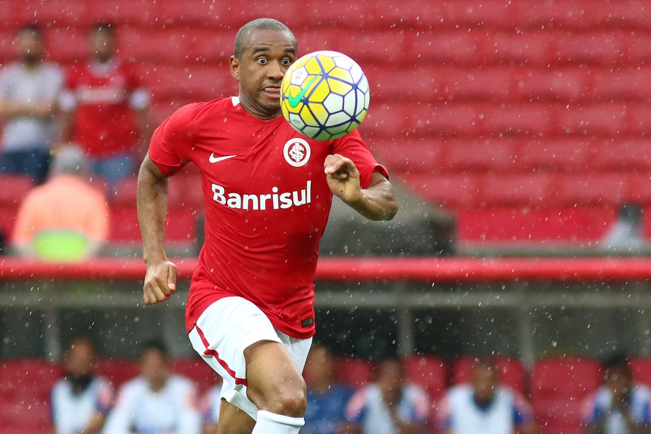 Hoy en día juega en el Internacional, y nunca alcanzó el potencial que se le esperaba.