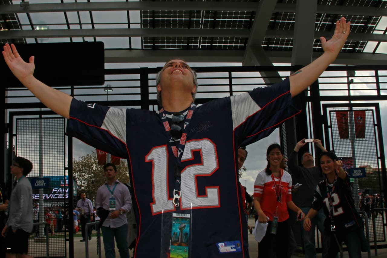 El NRG Stadium abrió sus puertas para recibir a los aficionados en el último partido de la temporada, entre New England y Atlanta, con gente que viajó hasta Houston para ver a su equipo ser campeón.