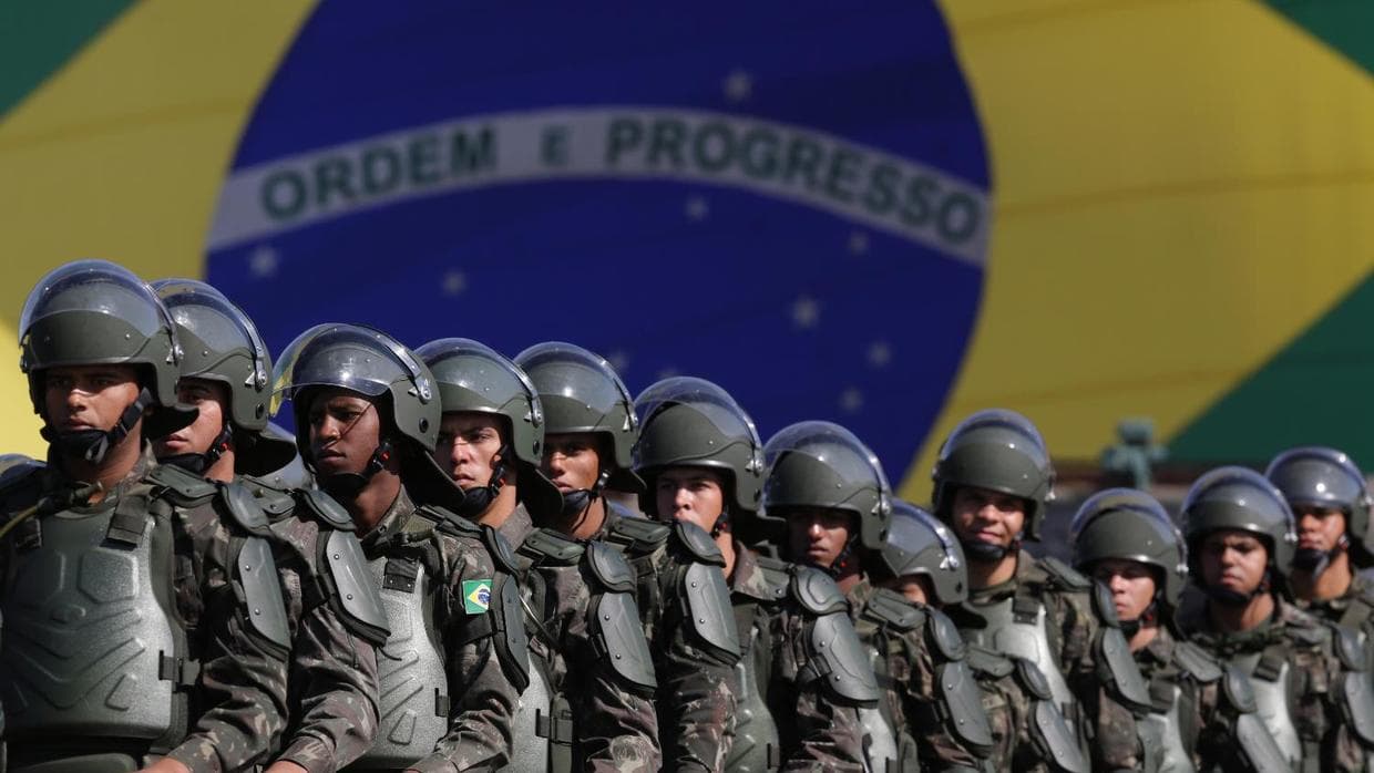 Soldados en Río de Janeiro realizan un ejercicio militar el 22 de julio de 2016.
<br>