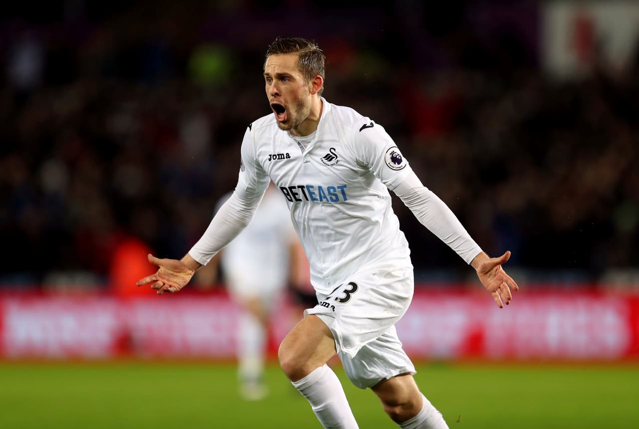 El islandés Gylfi Sigurdsson tuvo una gran temporada con el Swansea City y el Everton estaría siguiéndolo de cerca.