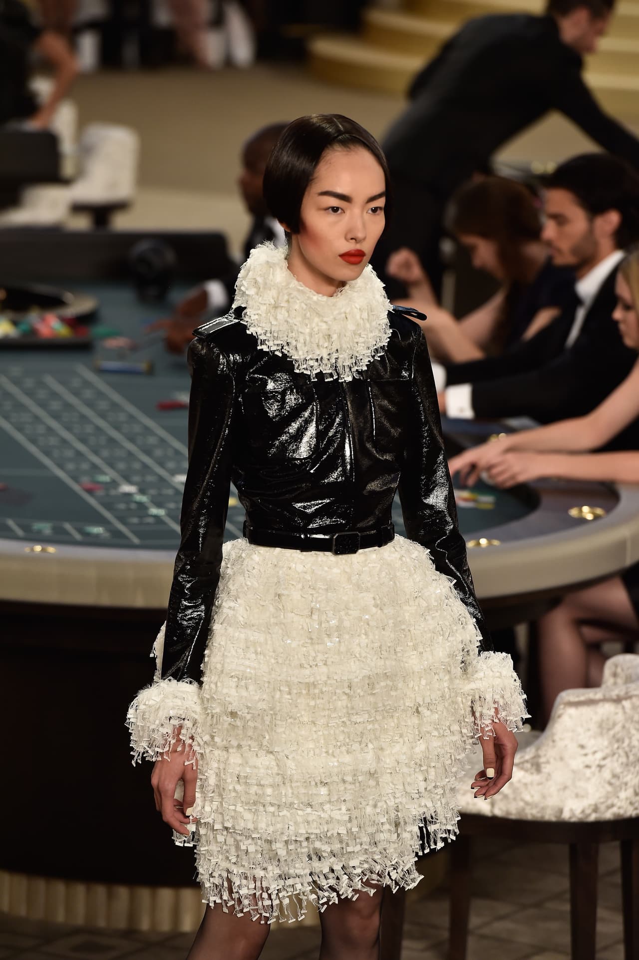 Chanel, al igual que Versace y Dior, propuso un par de prendas floreadas.
