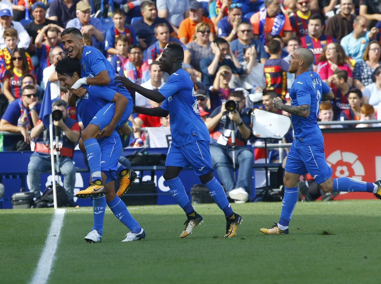 Primer gol de la temporada para él, para convertirse en el único jugador japonés que le ha marcado al Real Madrid (Mundial de Clubes) y al Barcelona en partidos oficiales.