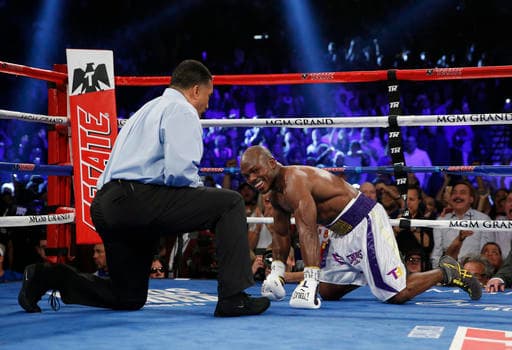 Manny Pacquiao dominó a Timothy Bradley y lo venció por decisión unánime en lo que sería su última pelea como boxeador profesional.