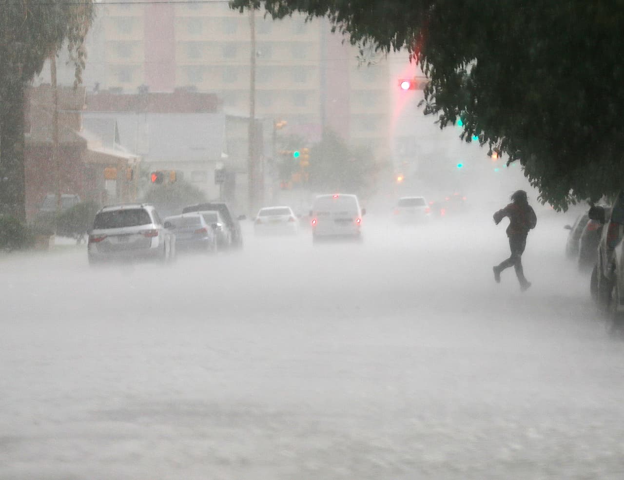 Calle inundada en El Paso