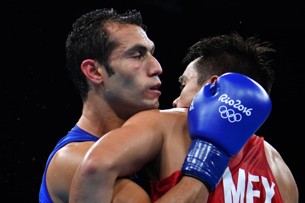 Rodríguez tuvo enfrente a un rival experimentado en el boxeo olímpico, quien, sin embargo, no pudo hacer nada ante el buen juego de piernas, velocidad, ataque y propuesta del mexicano, por lo que en su desesperación firmó una batalla sucia.