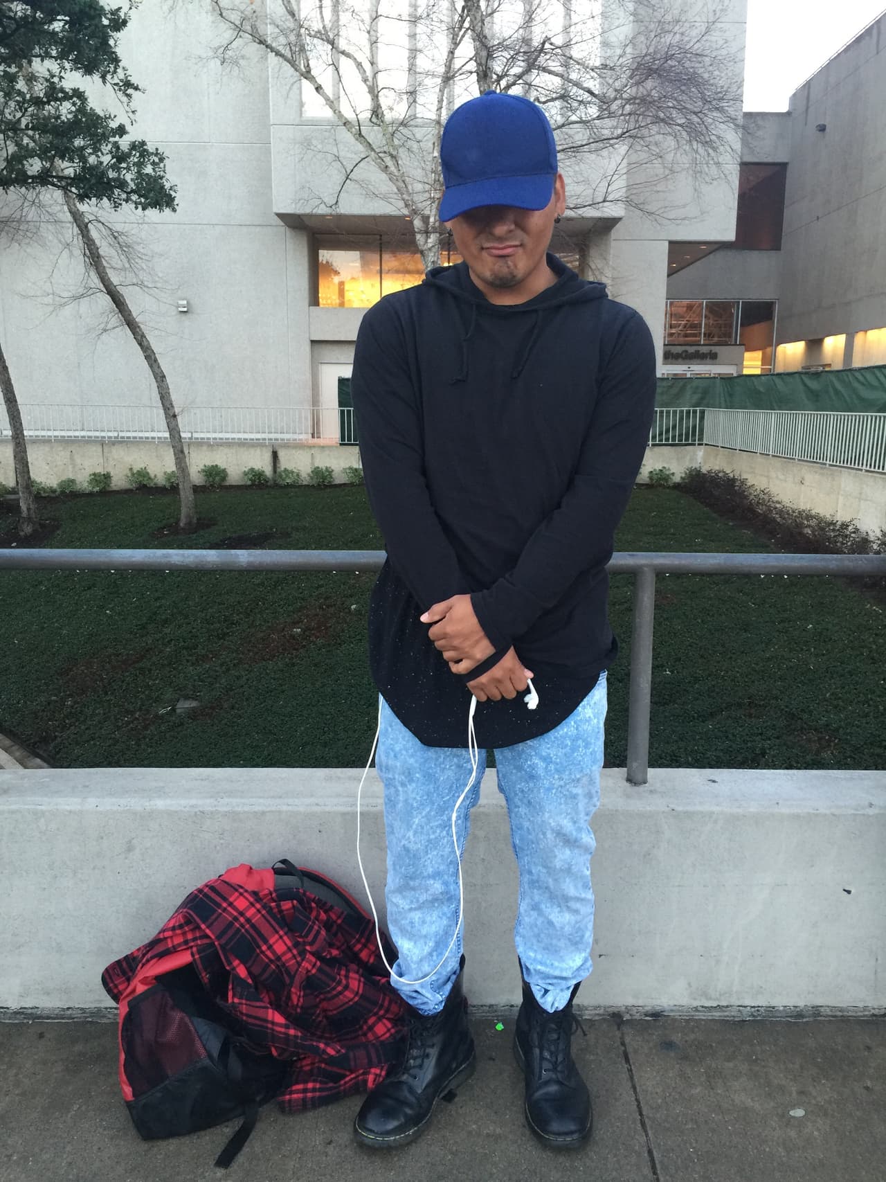 Cantando y con toda la energía se hicieron sentir los jóvenes texanos que madrugaron en busca de la oportunidad de sus vidas. Cada uno tuvo la misión de convencernos con su talento, personalidad y estilo único, muchos audicionaron pero sólo los mejores subirán al escenario.