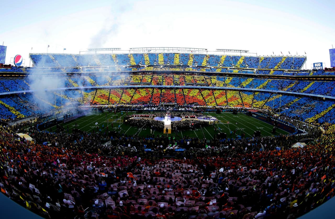 Magnífica toma del Levi´s Stadium durante el show del Medio Tiempo.