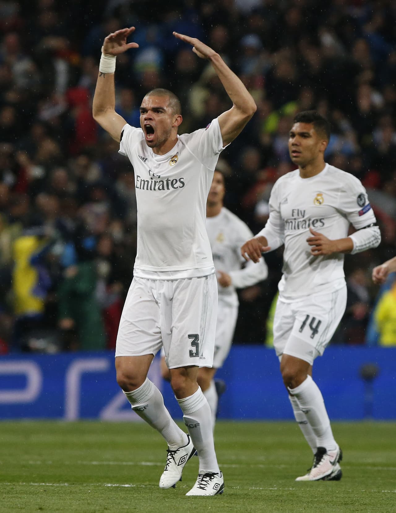 Solamente necesitaron 17 minutos los jugadores del Real Madrid para emparejar la serie y dejar noqueado a un Wolfsburgo sin capacidad de reacción.