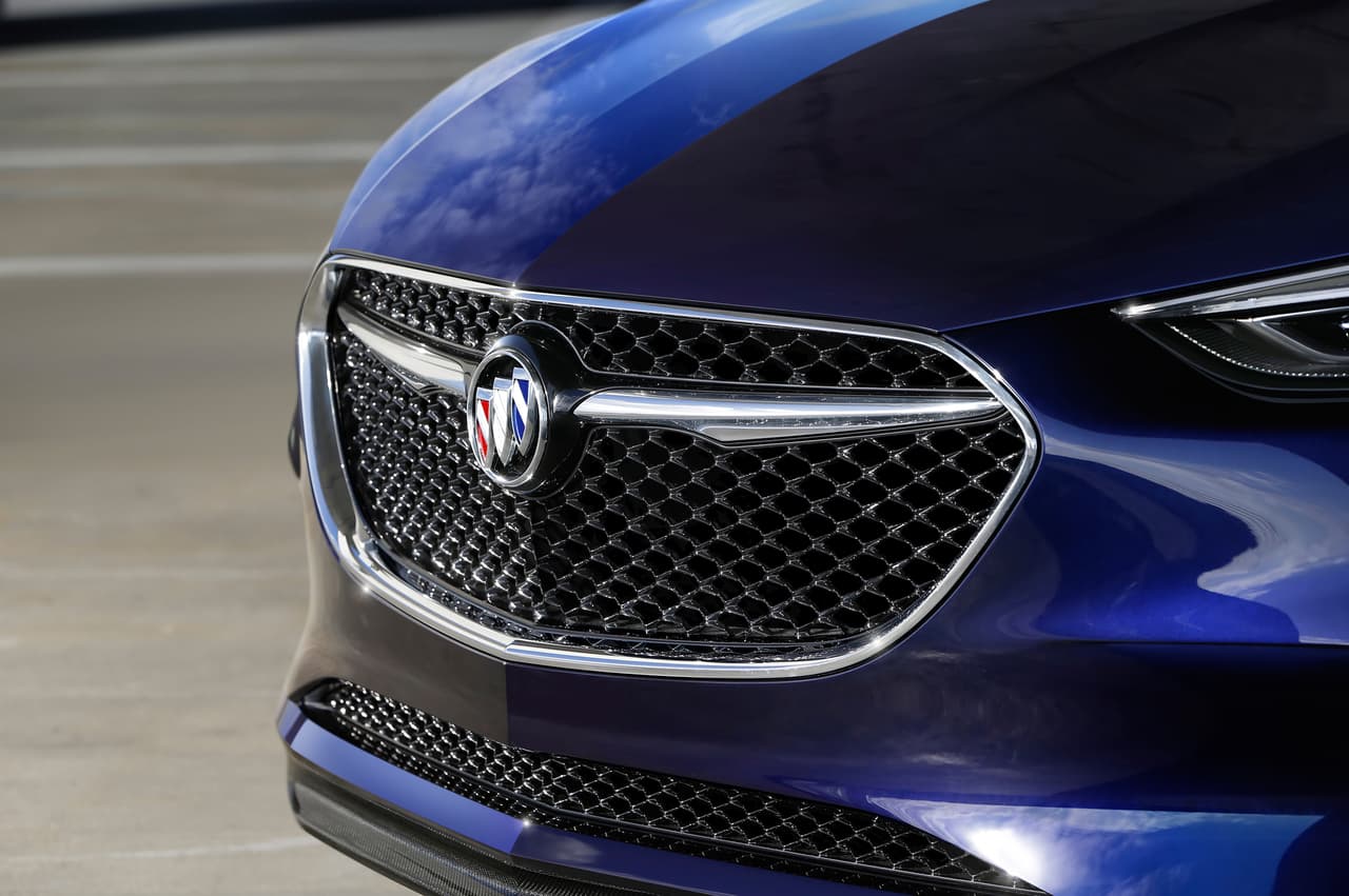 El expresivo frontal del Buick Avista Concept abandona la tradicional parilla de líneas verticales de la marca