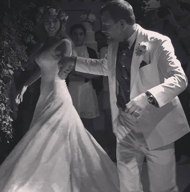 La pareja en su primer baile.