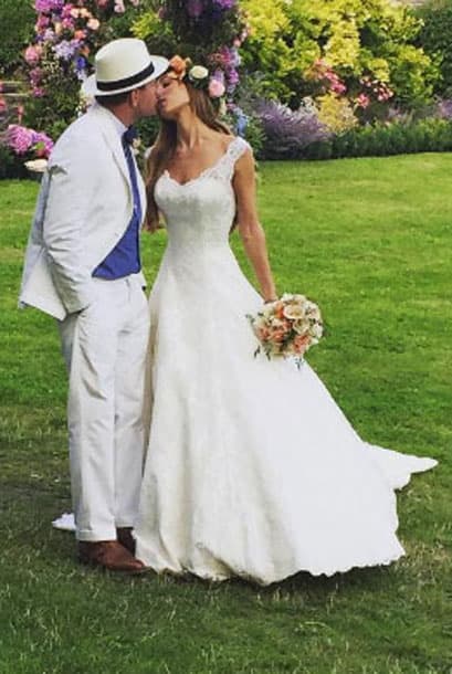 Los novios dieron tremenda fiesta en su hogar en Wiltshire, Inglaterra.