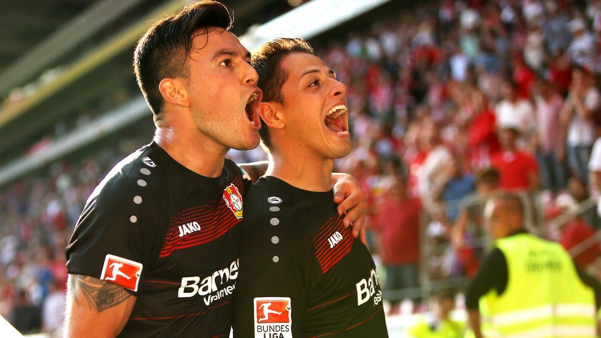 ‘Chicharito’ marcó un triplete y le dio el triunfo al Bayer Leverkusen sobre Mainz
